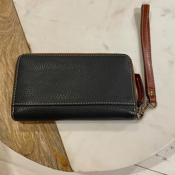 SOLD-Dooney & Bourke Wallet/Wristlet - Picture 4 of 4